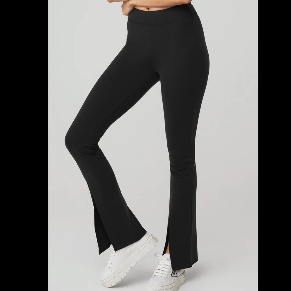 AIRBRUSH HIGH-WAIST FLUTTER LEGGING - BLACK (never worn)